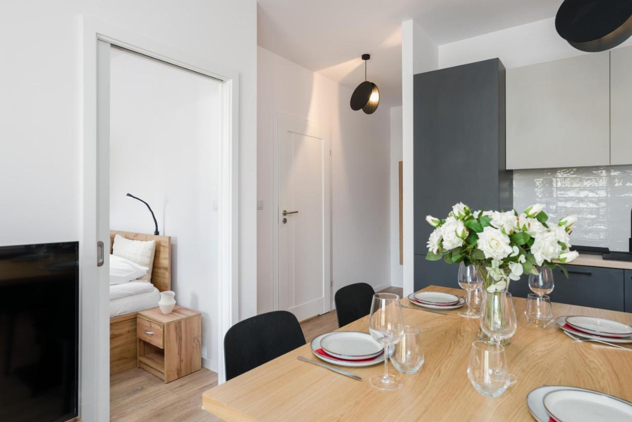 Bukowska 18 With Balcony Mtp By Renters Apartment