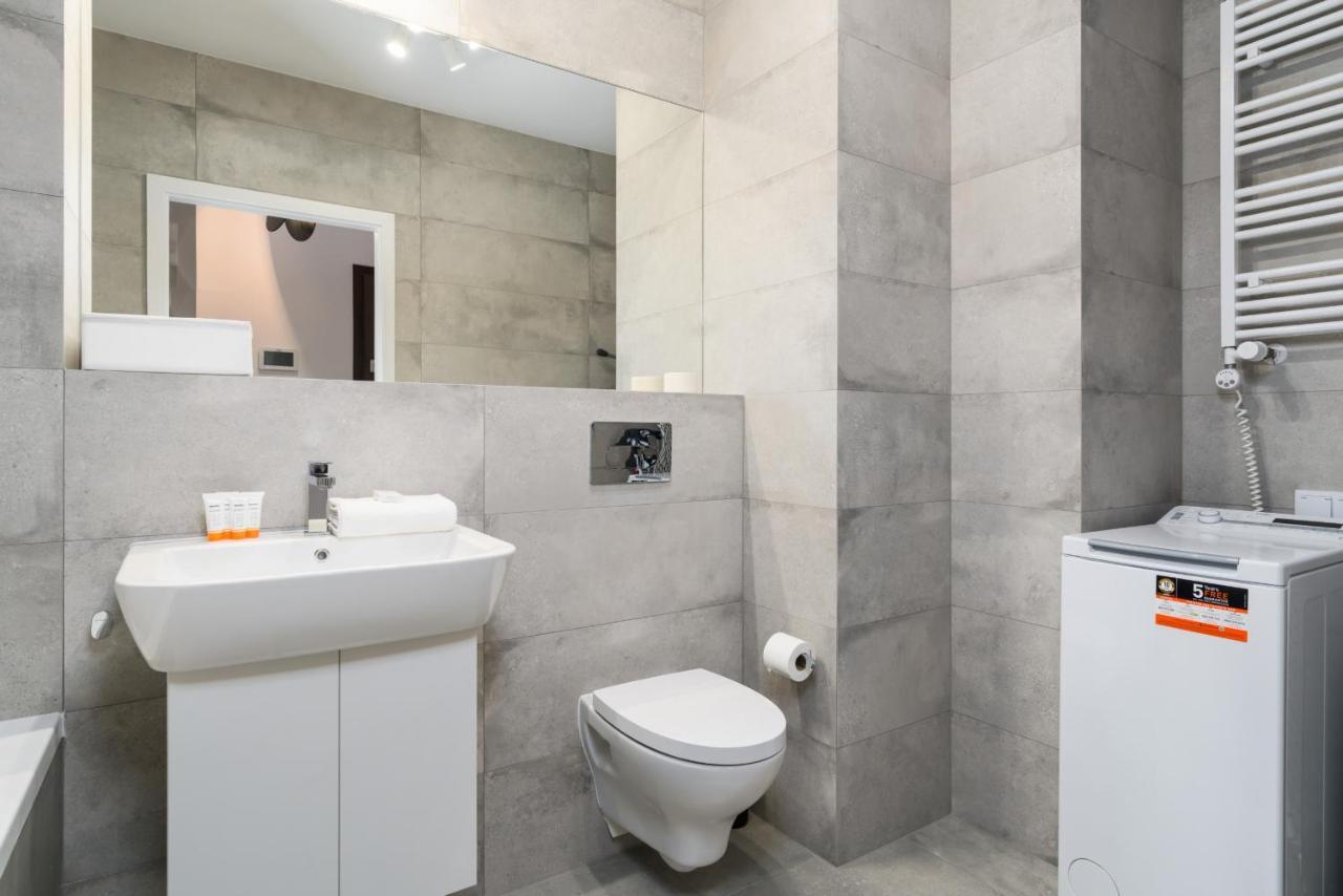 Bukowska 18 With Balcony Mtp By Renters Apartment