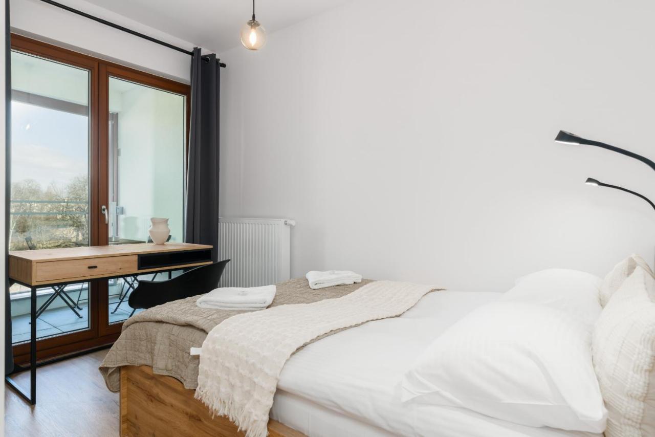 Bukowska 18 With Balcony Mtp By Renters Apartment