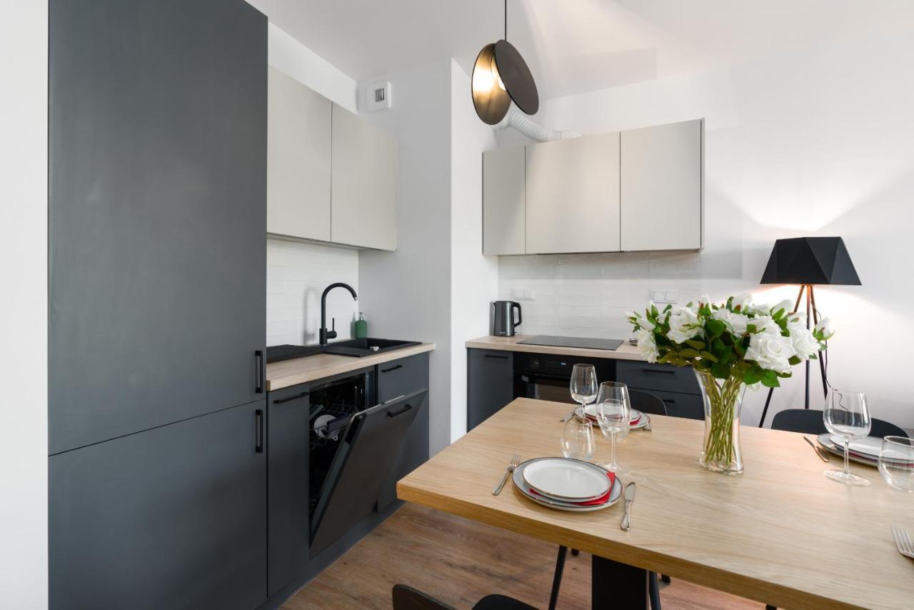 Bukowska 18 With Balcony Mtp By Renters Apartment